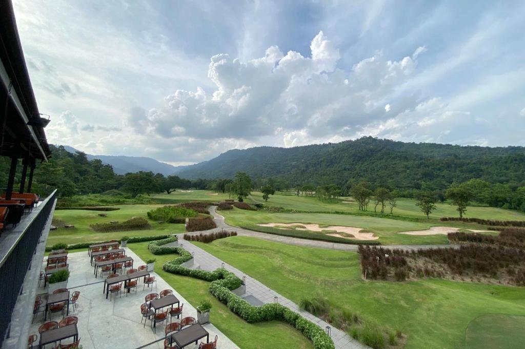 Royal Hills Golf Resort y Spa Nakhon Nayok Exterior foto