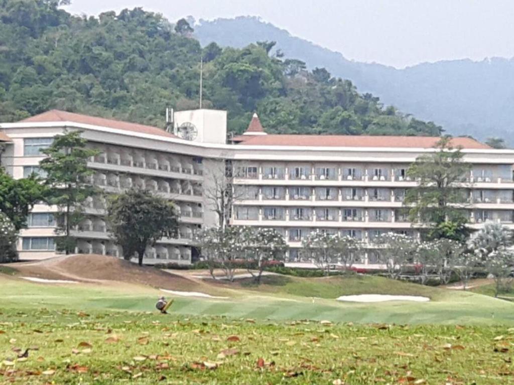 Royal Hills Golf Resort y Spa Nakhon Nayok Exterior foto