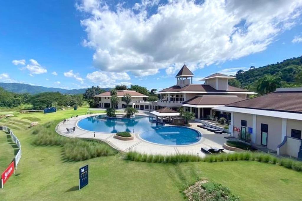 Royal Hills Golf Resort y Spa Nakhon Nayok Exterior foto