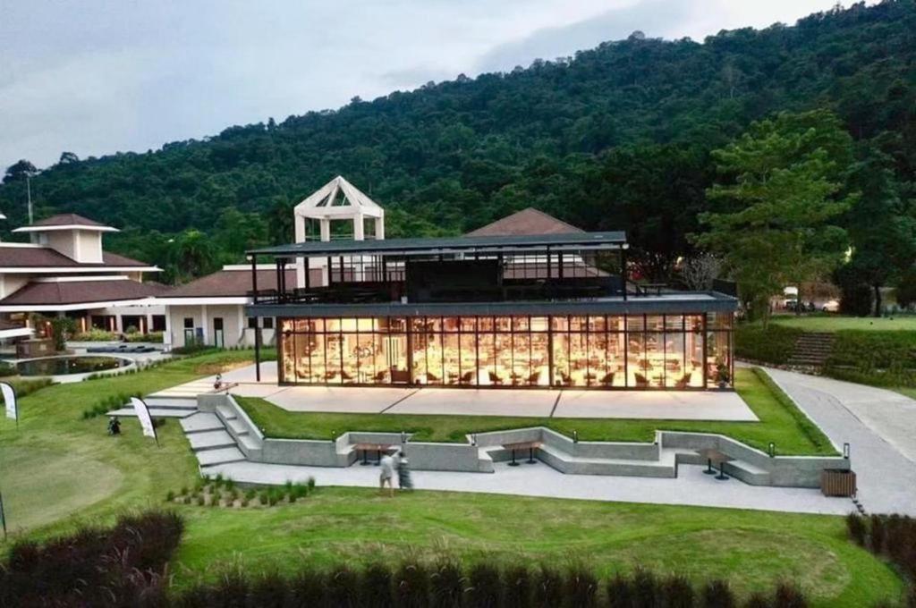 Royal Hills Golf Resort y Spa Nakhon Nayok Exterior foto