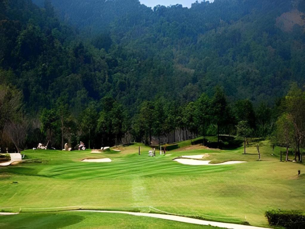 Royal Hills Golf Resort y Spa Nakhon Nayok Exterior foto