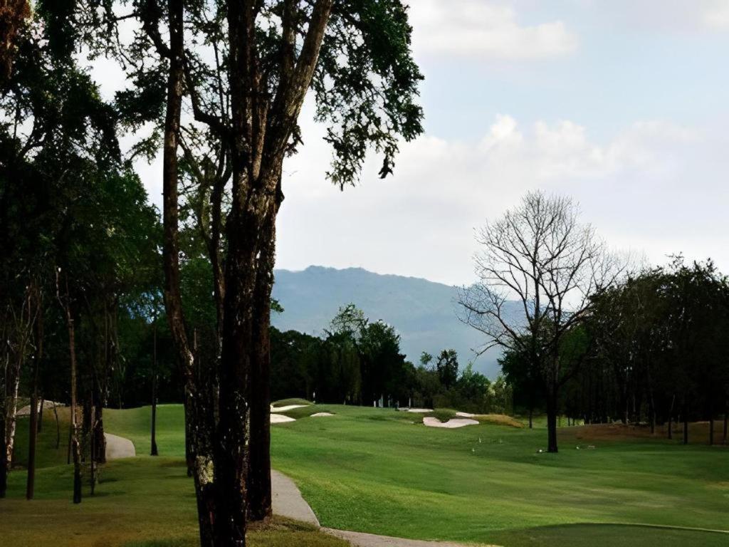 Royal Hills Golf Resort y Spa Nakhon Nayok Exterior foto