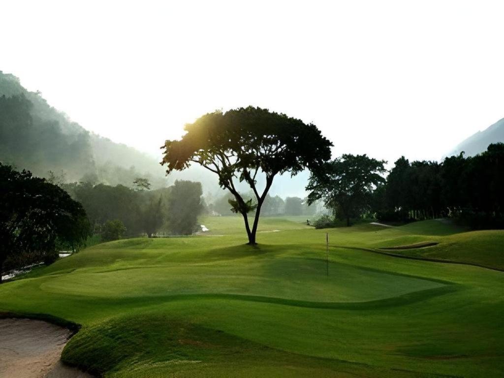 Royal Hills Golf Resort y Spa Nakhon Nayok Exterior foto