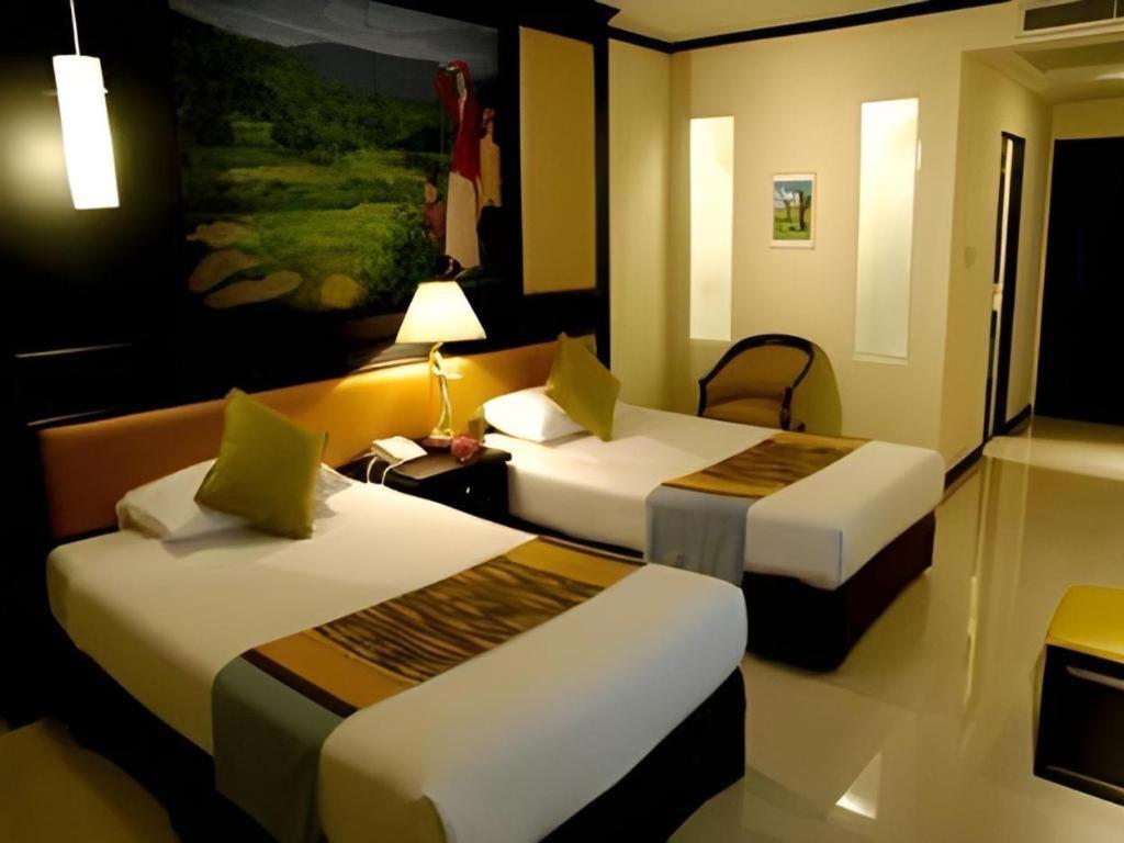 Royal Hills Golf Resort y Spa Nakhon Nayok Exterior foto
