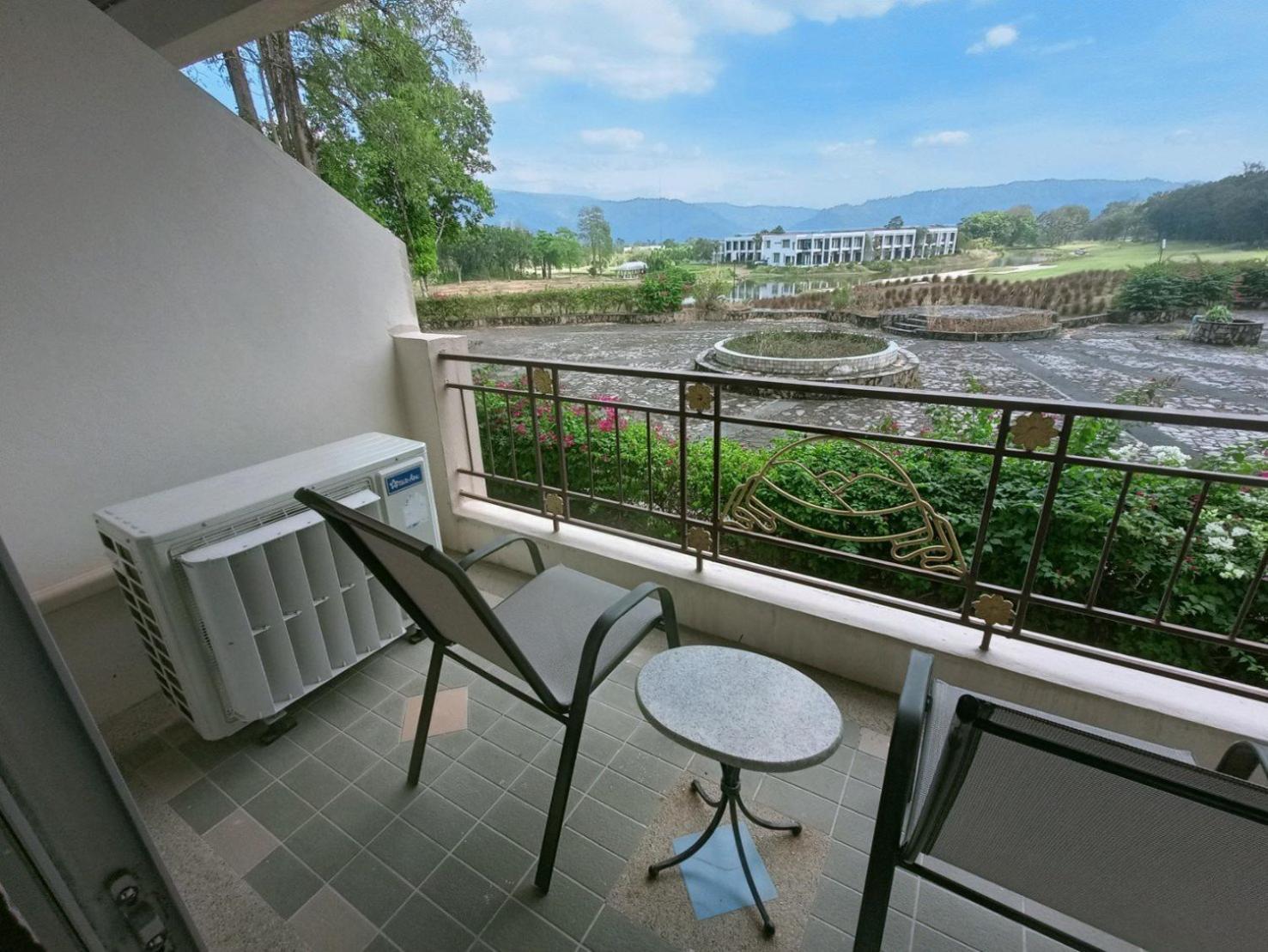 Royal Hills Golf Resort y Spa Nakhon Nayok Exterior foto