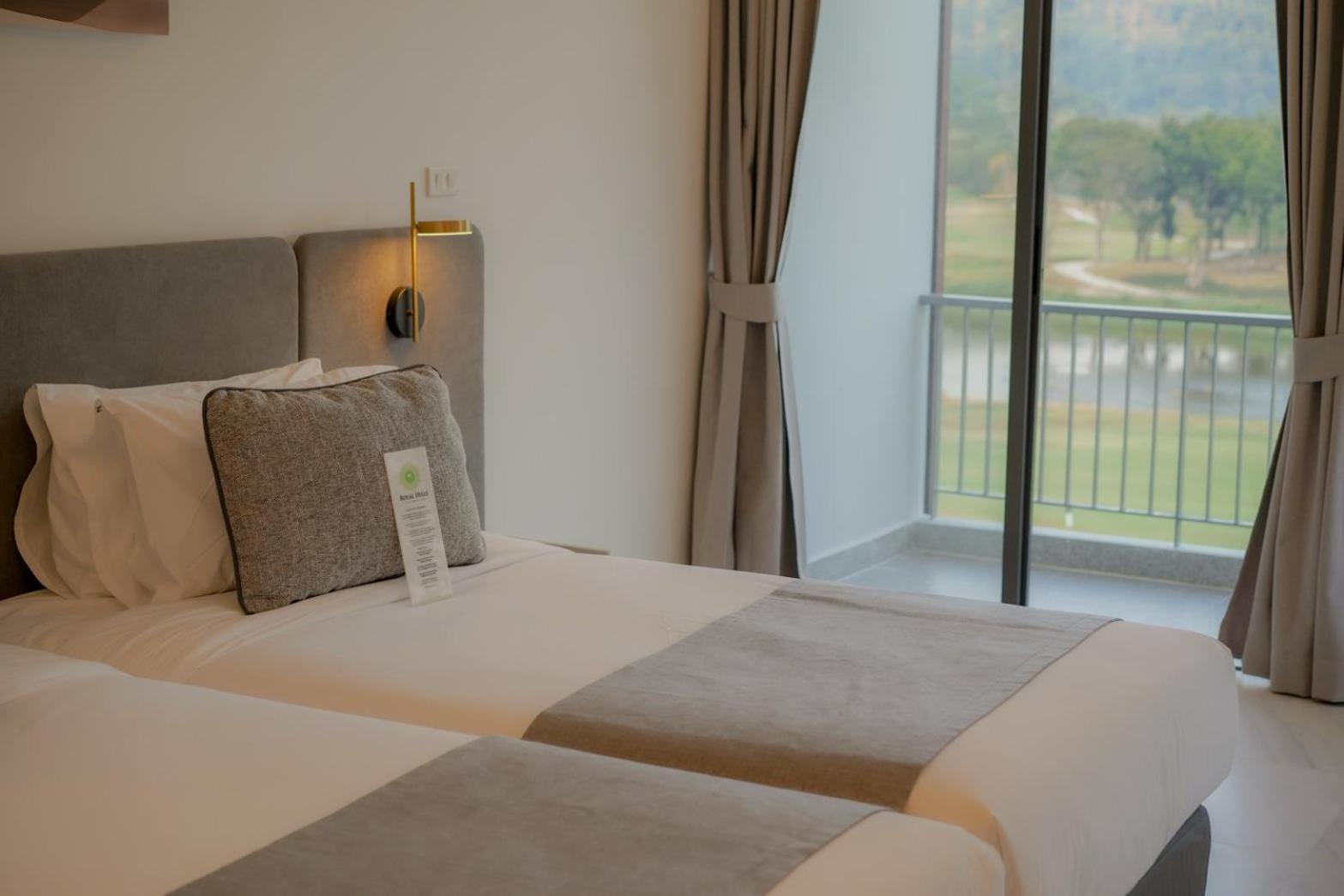 Royal Hills Golf Resort y Spa Nakhon Nayok Exterior foto