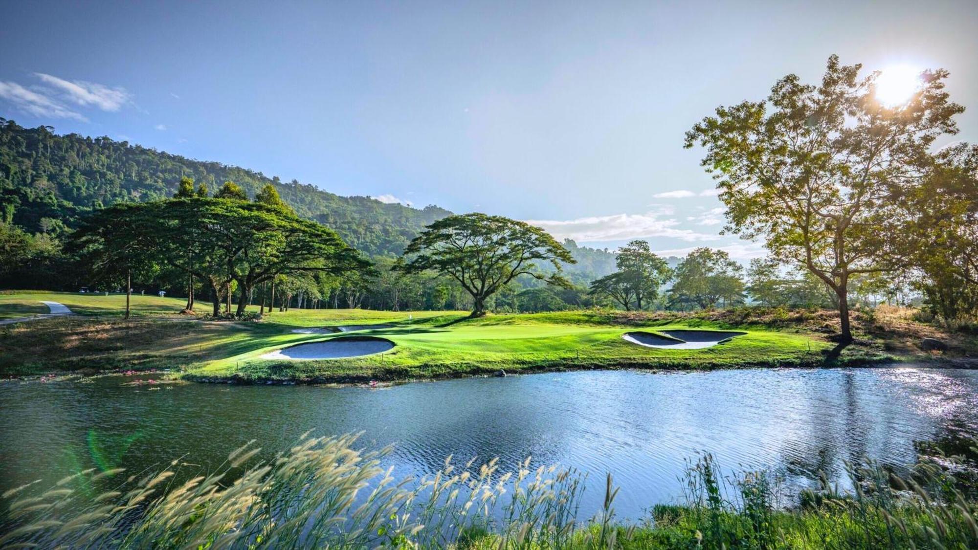 Royal Hills Golf Resort y Spa Nakhon Nayok Exterior foto