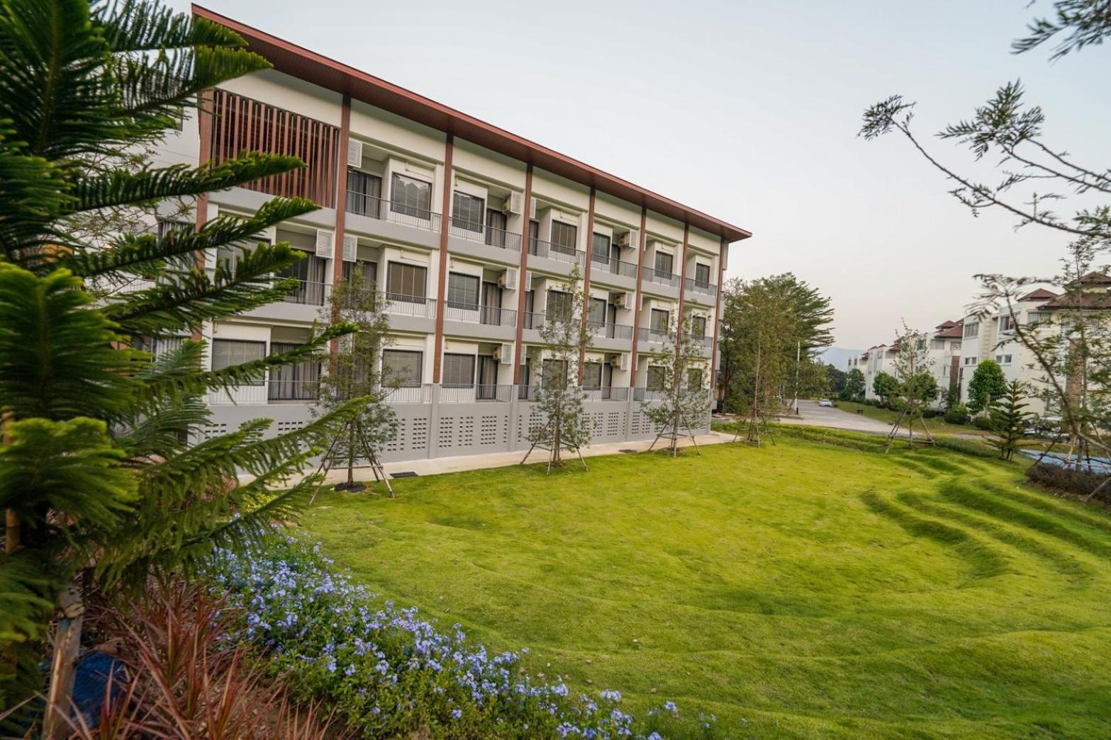 Royal Hills Golf Resort y Spa Nakhon Nayok Exterior foto