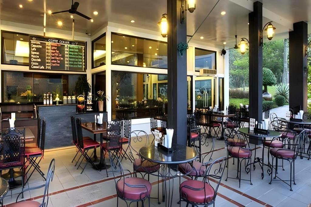 Royal Hills Golf Resort y Spa Nakhon Nayok Exterior foto